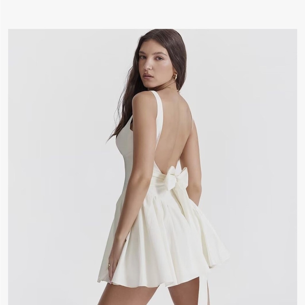 Square neck tank white mini dress backless bow fit and flare size medium NEW - Picture 4 of 11
